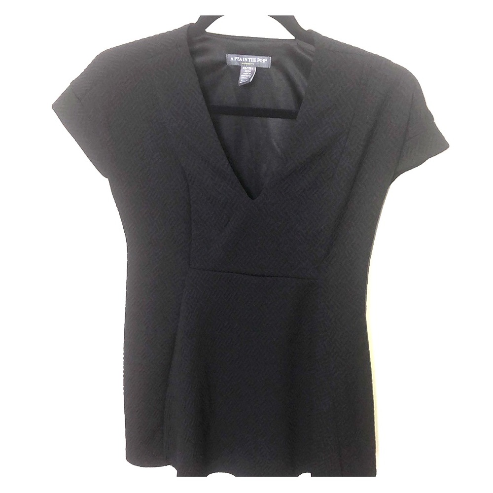 A pea in the pod black maternity shirt